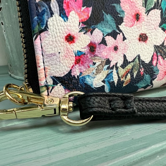 Betsey Johnson Cute Floral Wallet Wristlet NWOT - Picture 4 of 8